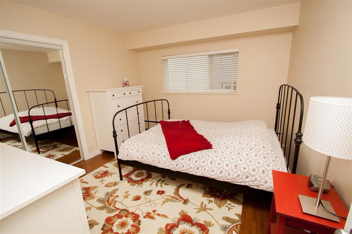 bit.ly/2acJhGK Spacious #NorthVancouver 1 bed condo at a great price! #VanRE #Investor #realestateinvesting