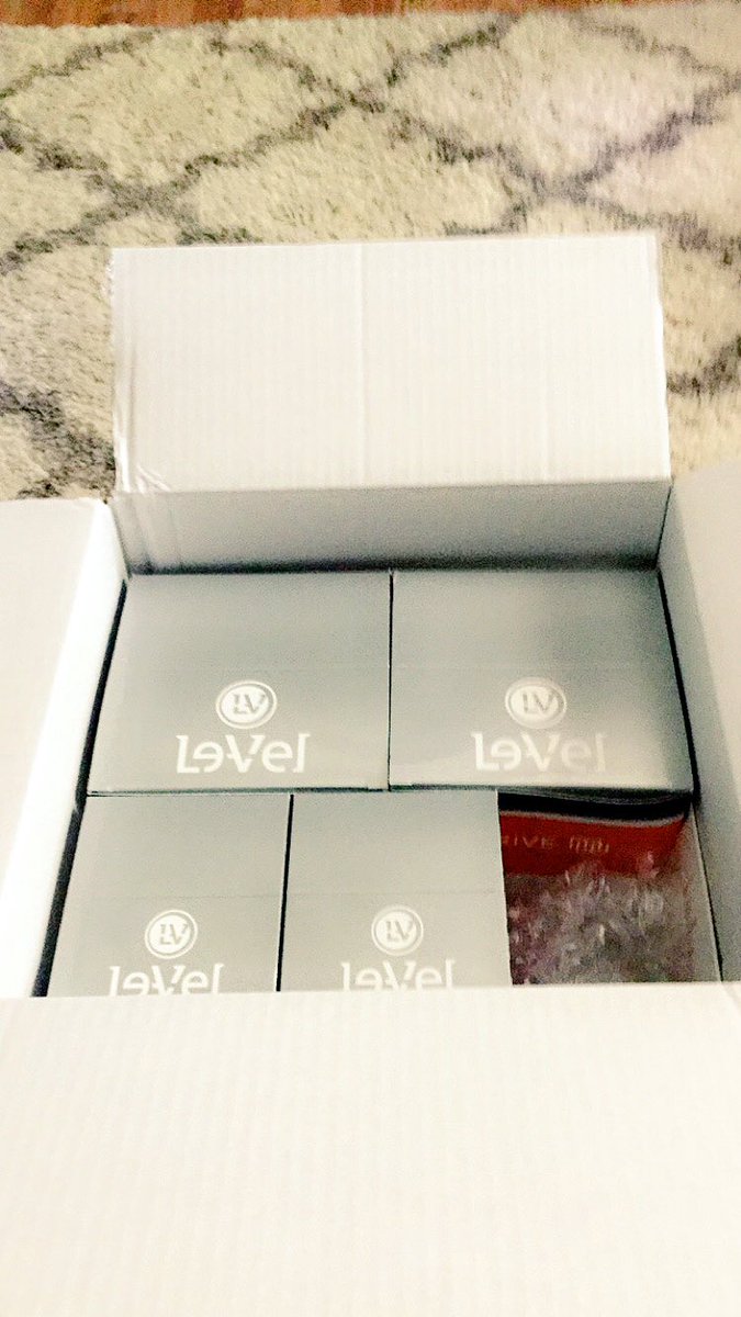 meganmobley's tweet photo. @Stina19961 - Guess what came in?! ๐ Will bring yours tonight! #thrive #thrivesamples https://t.co/Y1E0YceaWi