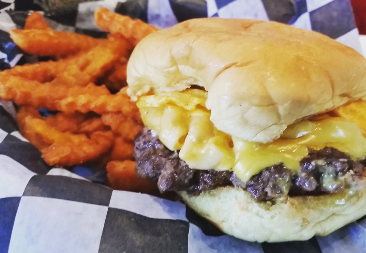 aawarren2007's tweet photo. Had to bring my coworkers to Jack Browns! @NashvilleScene #sceneburgerweek #gregbrady #jackbrowns #bestburgerever https://t.co/UOD7eWWIEy