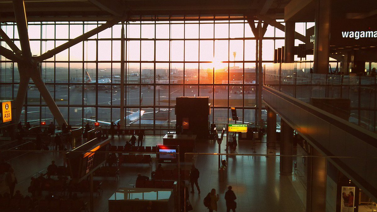 mandileigh's tweet photo. Tips for Navigating England's London Heathrow Airport. #Travel #Wanderlust #OnTheBlog 

https://t.co/1aIFqtRI2p https://t.co/rKwMt1h82v