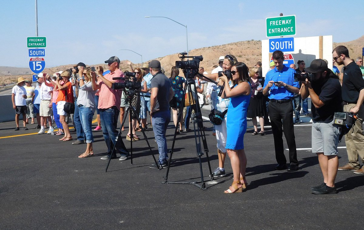 nevadadot's tweet photo. NDOT today celebrated the completion of the new $14.7 million Interstate 15/Exit 118 in Mesquite #FRINV @RTCSNV https://t.co/wQG4bKap5l