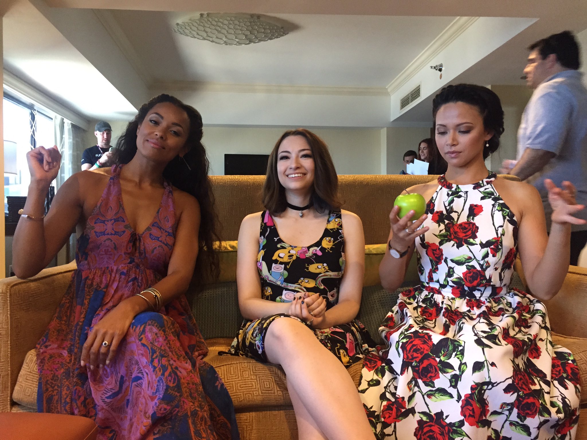 Cn6QbxHWYAAD_Gs.jpg:large