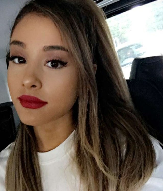 SdogaJulia's tweet photo. I vote Ariana Grande for #MTVHottest 💕 https://t.co/EFntyaX1hF