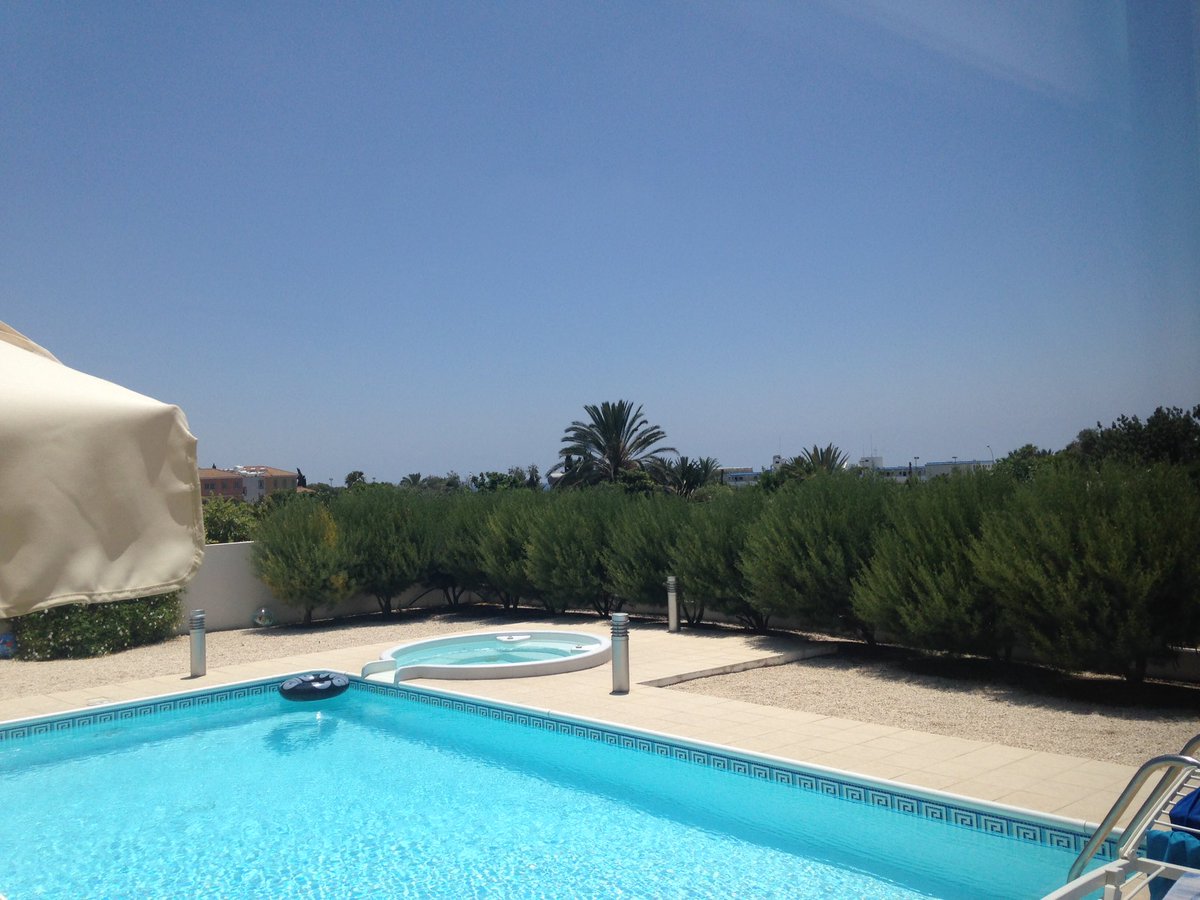 THfurious's tweet image. Hey guys, I'm currently on holiday for a week so I won't be posting for the next week 😎🌴