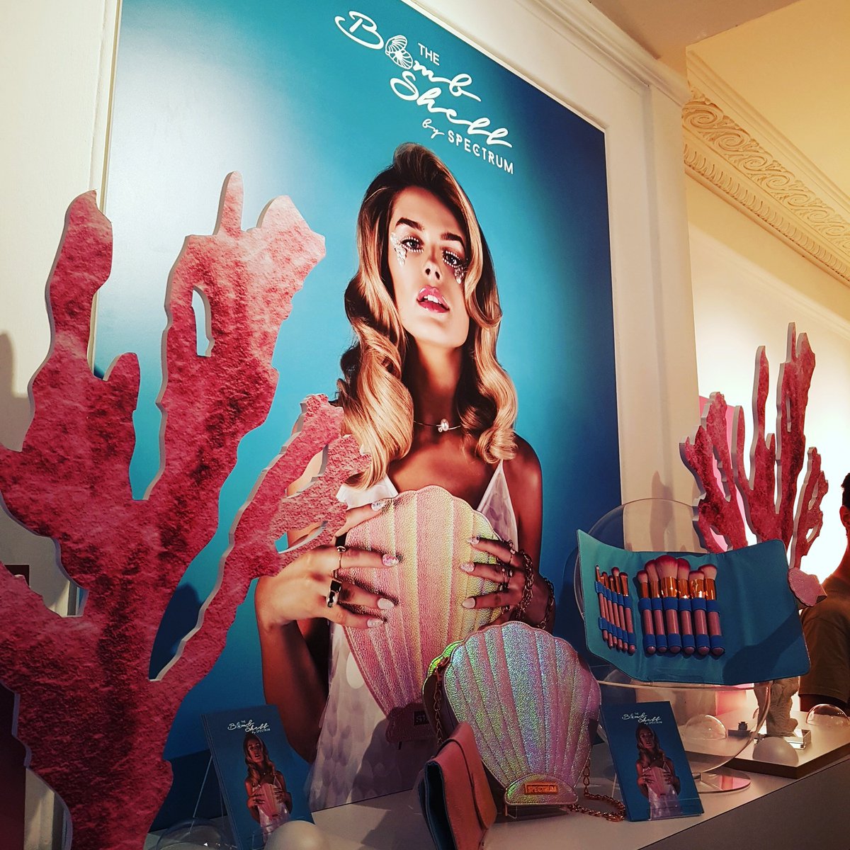 Sanoobar's tweet photo. Had such a great time @spectrumcollections event, some beautiful brushes coming out! #spectrumbombshell https://t.co/XbGqqm25pL