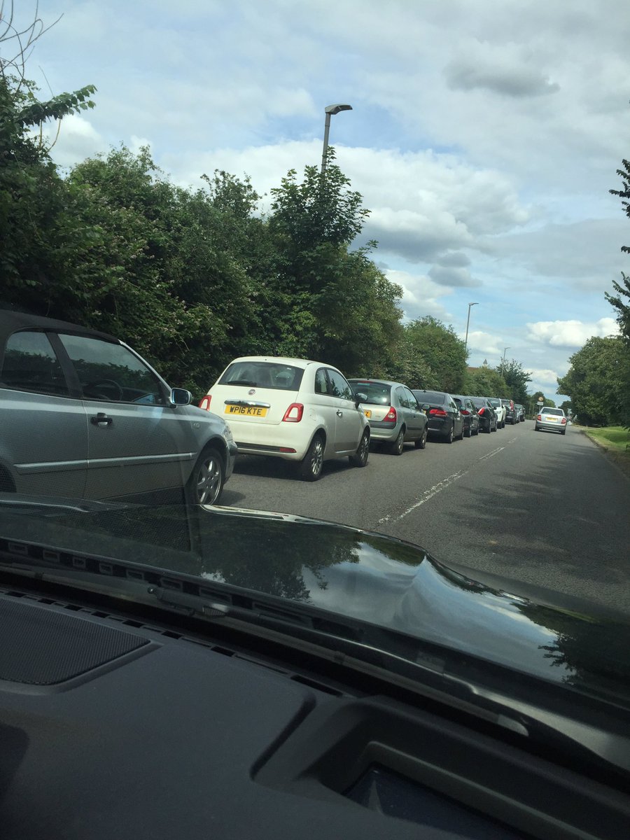 jonniespence's tweet photo. @aylesburyvale @TVP_Aylesbury u have to stop this! Child almost knocked over today, haddenham station free parking https://t.co/T8Ug5Gf3gC