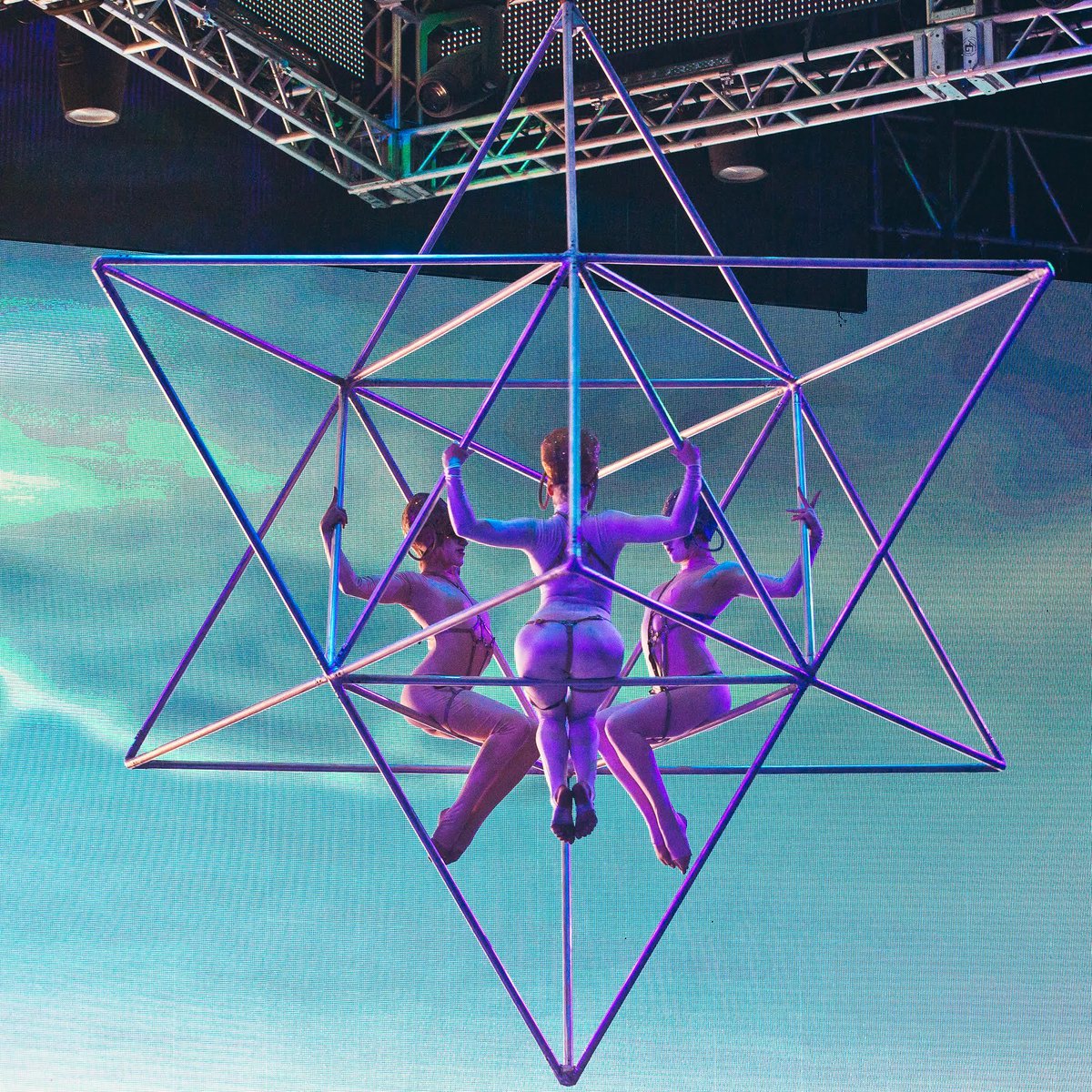 AvalonHollywood tweet picture