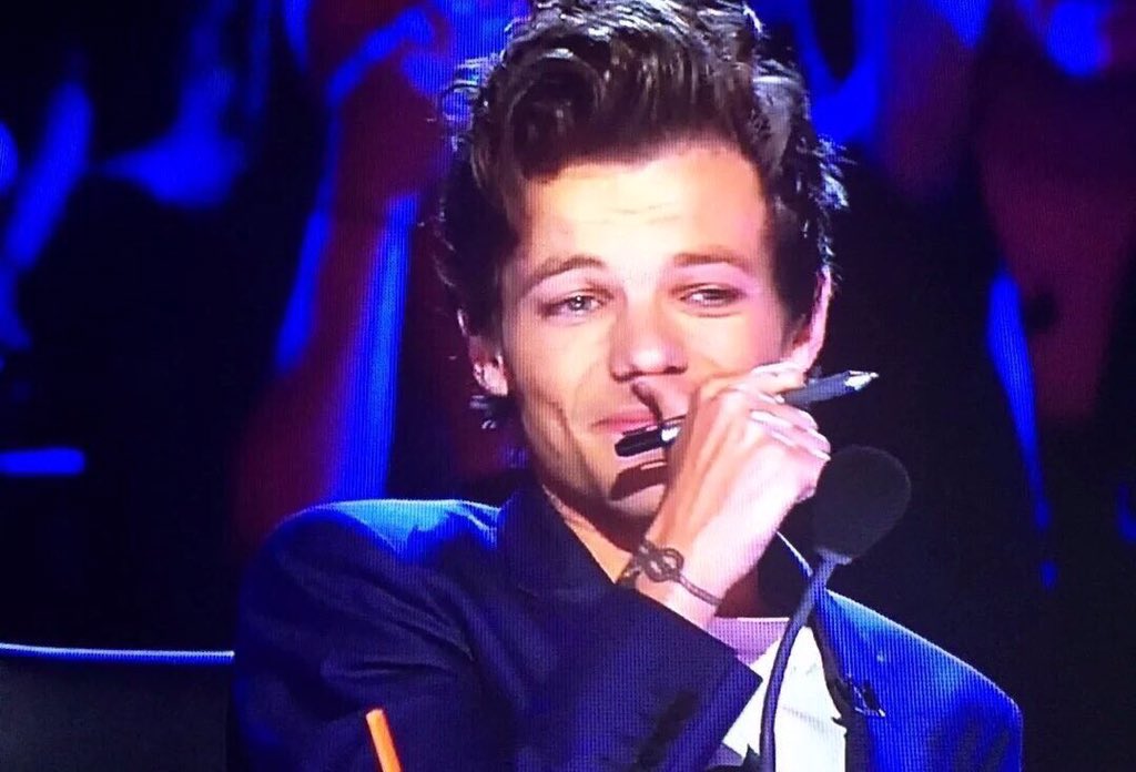 alltheloveagb's tweet photo. The break is lasting two years ... If they don't break up #OneDirectionIsOverParty https://t.co/mVrZ3GFIv2