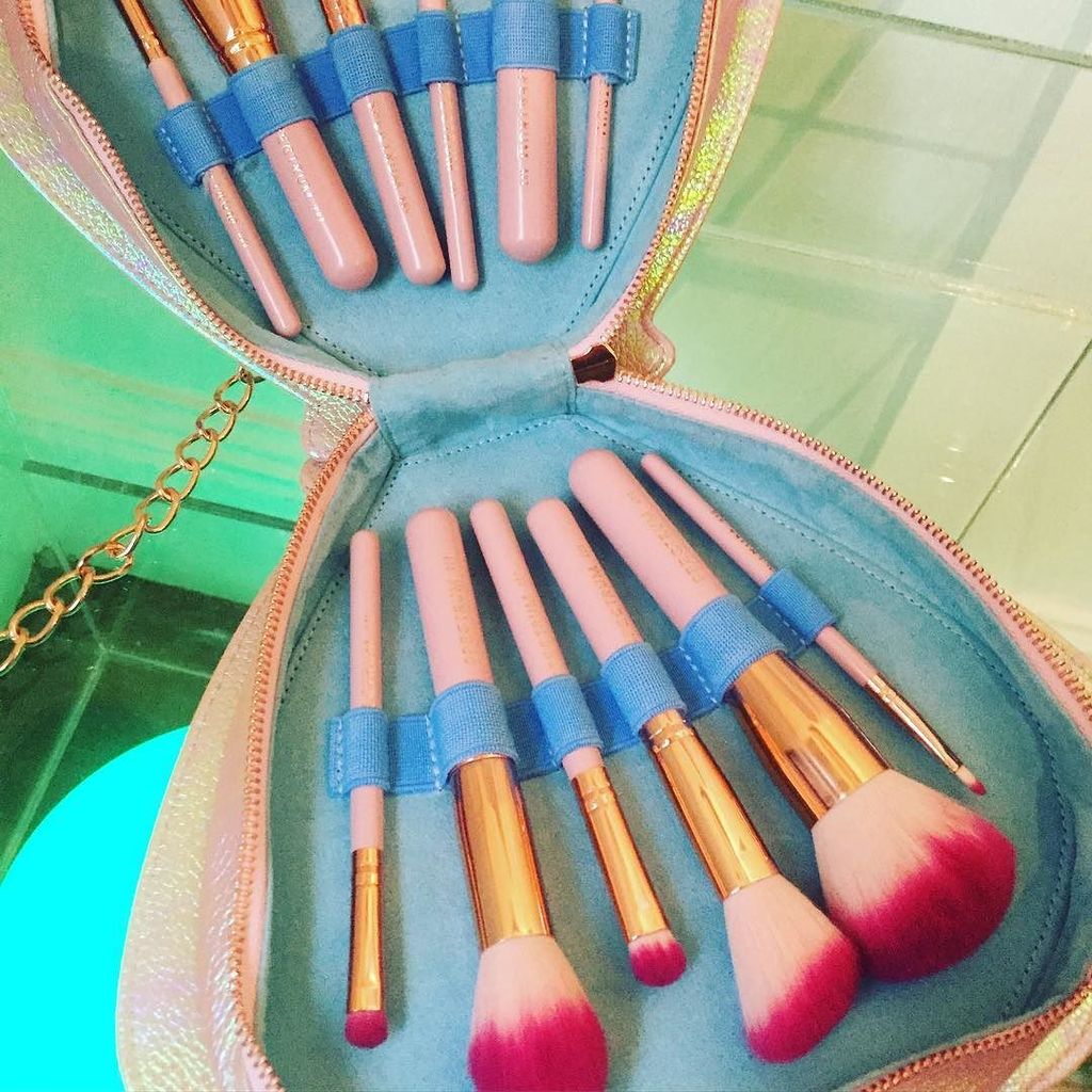 hannahvickers's tweet photo. Absolutely adore the new #spectrumbombshell range from @spectrumcollections π¬β¨ https://t.co/OxgPeIGFnd https://t.co/opekjqou1A