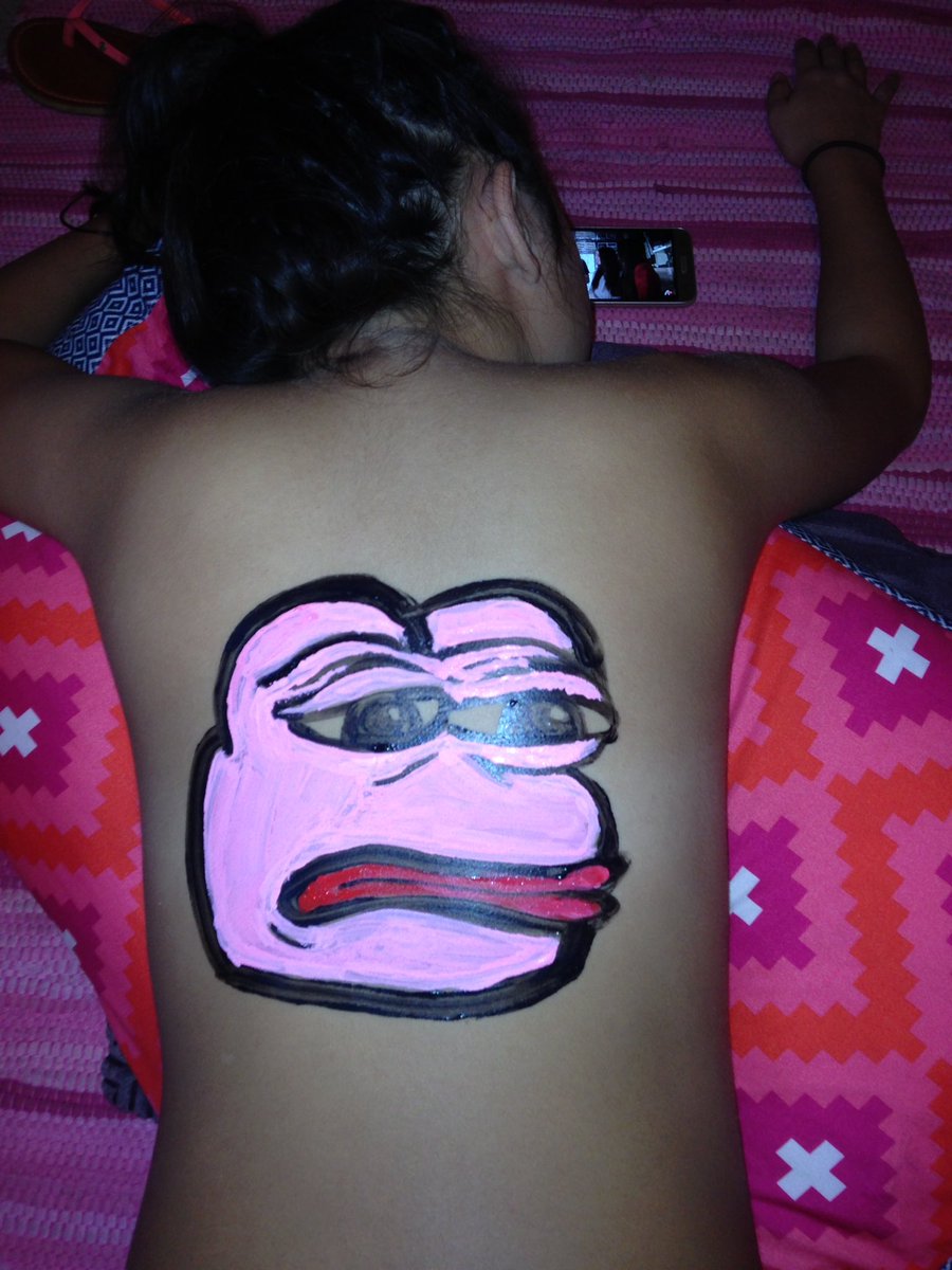 miah_pow's tweet photo. A rare Pepe #bodypaint https://t.co/DexEddupXX