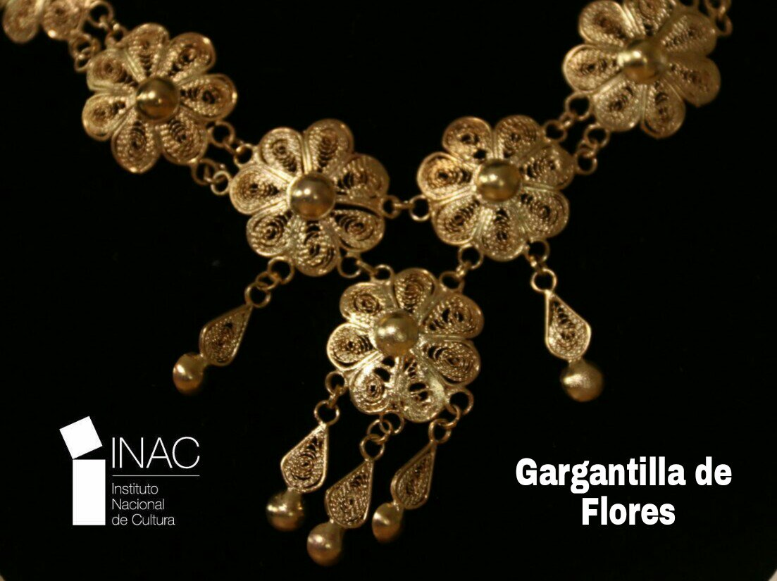 #CulturaParaTodos Pieza de orfebrería que las empolleradas usan para adornar su cuello. #FestivalNacionaldeLaPollera