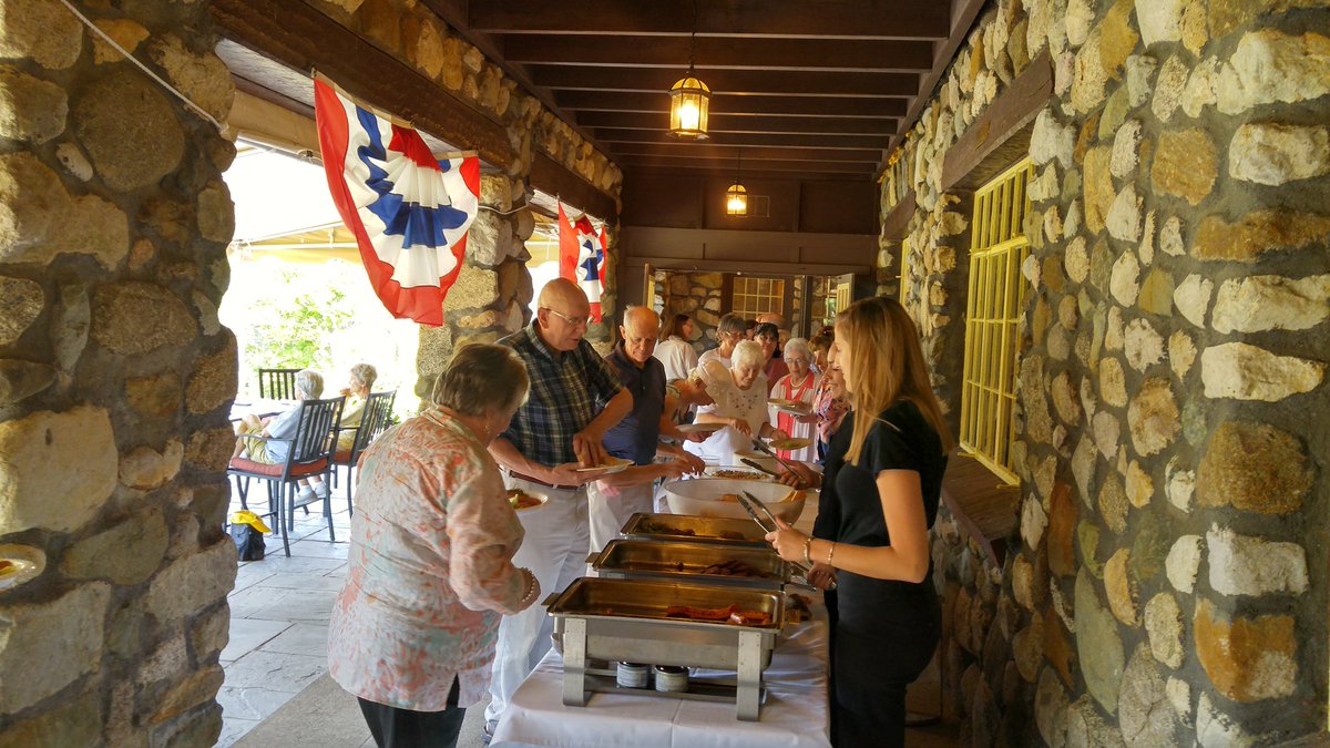 MelroseCOA's tweet photo. 1st Annual Melrose Senior Picnic at Mount Hood Memorial Park - 90 guests. Great event. https://t.co/H357GyT0Lp
