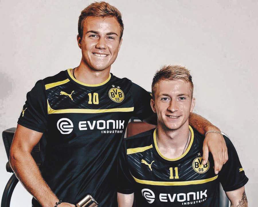 TheFootballFeel's tweet photo. A happy reunion. 🔥🔥 https://t.co/N5iLjiQqpb