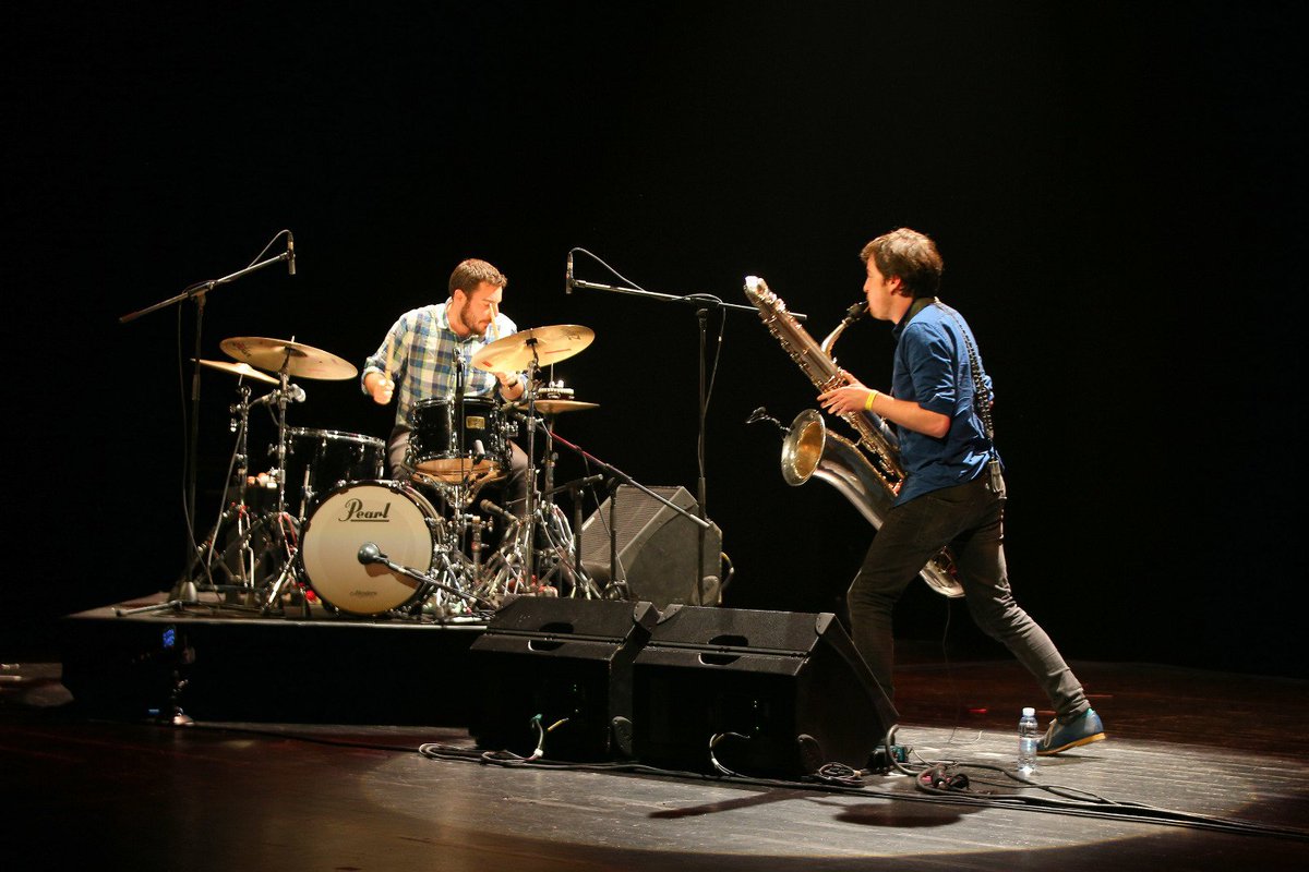 jazzaldia's tweet photo. Insufficient funs, con bateria y saxo bajo, creando maravillas a base de complicidad e improvisación #jazzaldia https://t.co/eXcZZRF0vv