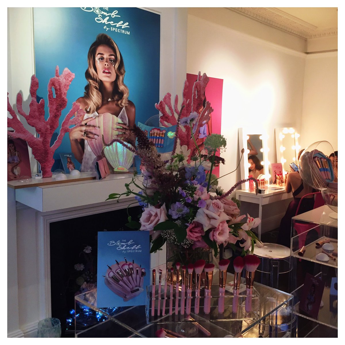 Avant_PR's tweet photo. Wrapping up on the most beautiful event with @Spectrumbrushes and @xChloeLloyd #spectrumbombshell https://t.co/66PIhooCEZ