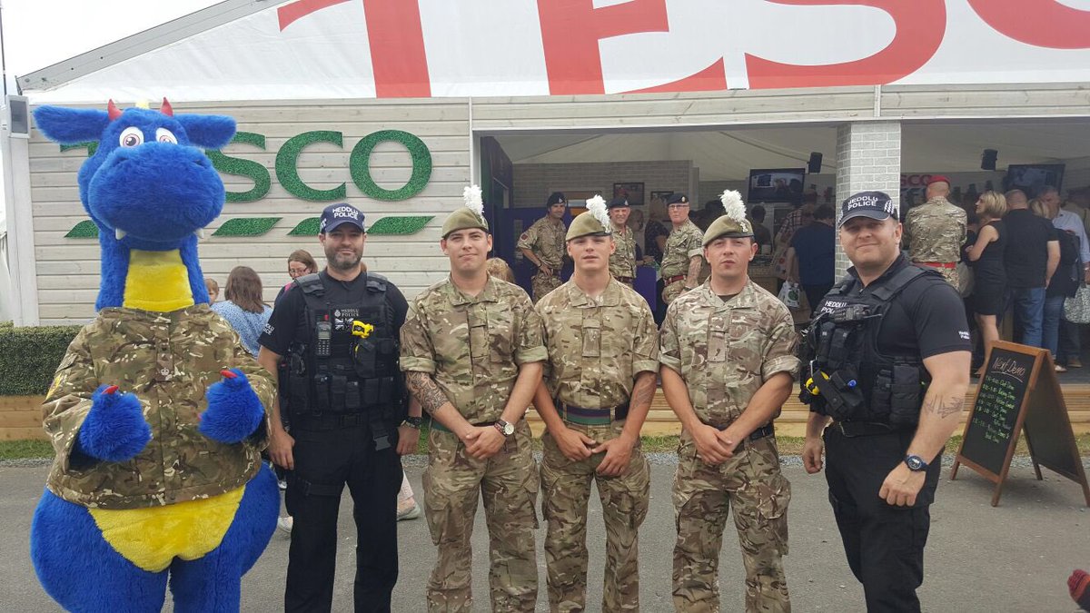 TheRoyalWelsh's tweet photo. Members of #TheRoyalWelsh showing support @Tesco @tesconews during #RoyalWelshShow #RWAS16 with @DyfedPowys Police https://t.co/PlQbqFJxgv