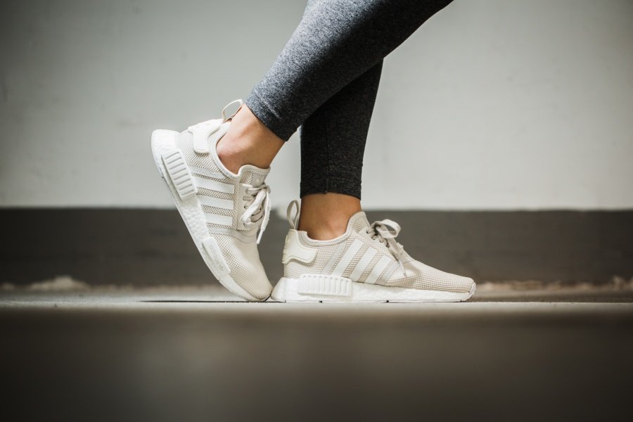 ijs waarschijnlijk inzet SOLELINKS on Twitter: "Women's Adidas NMD R1 'Talc' dropped via Macys, few  sizes still available =&gt; https://t.co/nDlCUpLsBV  https://t.co/GRrpOo2QcY" / Twitter