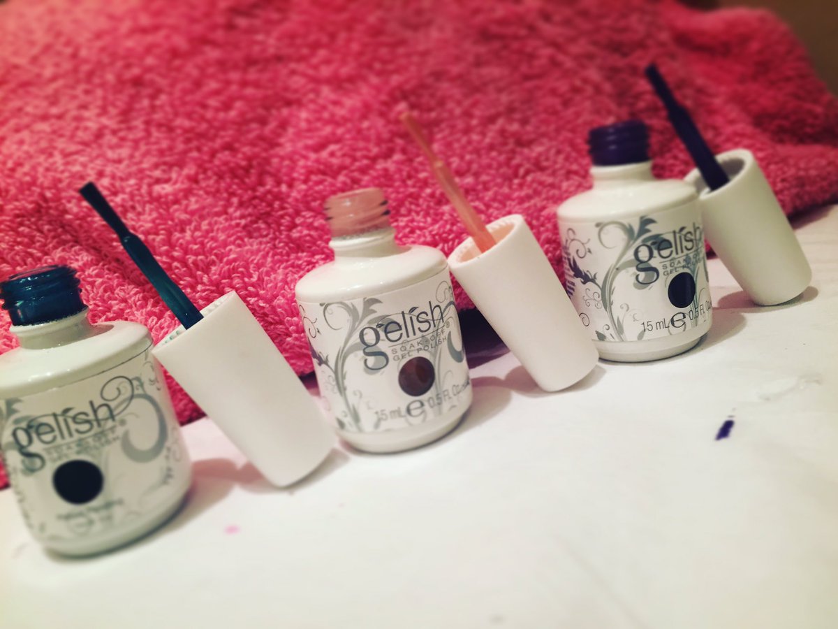 gelousnailsuk's tweet photo. Love a VAT free day @SalonServicesUK #minticing 💚 #extraplumsauce 💜 #lightelegant 💗 #gelish https://t.co/iBcp6yyk9x