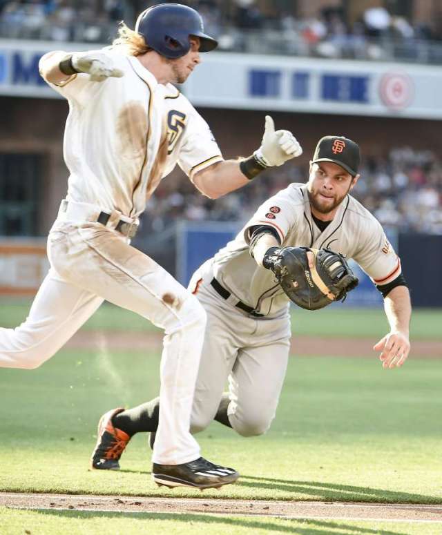 NewsNow_Denver's tweet photo. #San_Diego Giants collapse, lose on Casilla’s 10th-inning balk https://t.co/u8dqBbWUv6 https://t.co/VUc8baPMcT