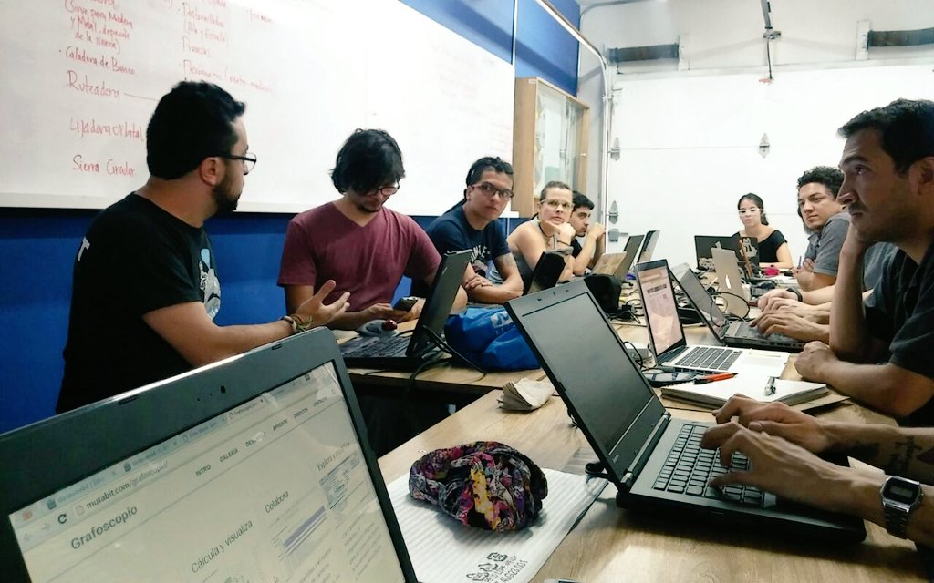 Exploratoriomde's tweet image. #DataWeek4 El dato es profundamente humano, con el hecho de decidir que medir, hay subjetividad @mutabit