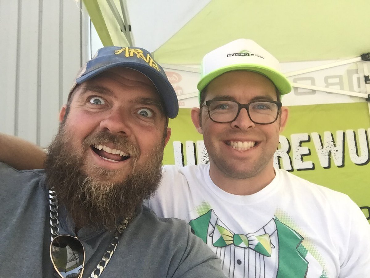 Awesome #LandscapePokemonGo capture today <a href="/ArntsTopsoil/">Arnts</a> <a href="/envirobondwes/">Wes Henderson</a> didn't even know what was happening!