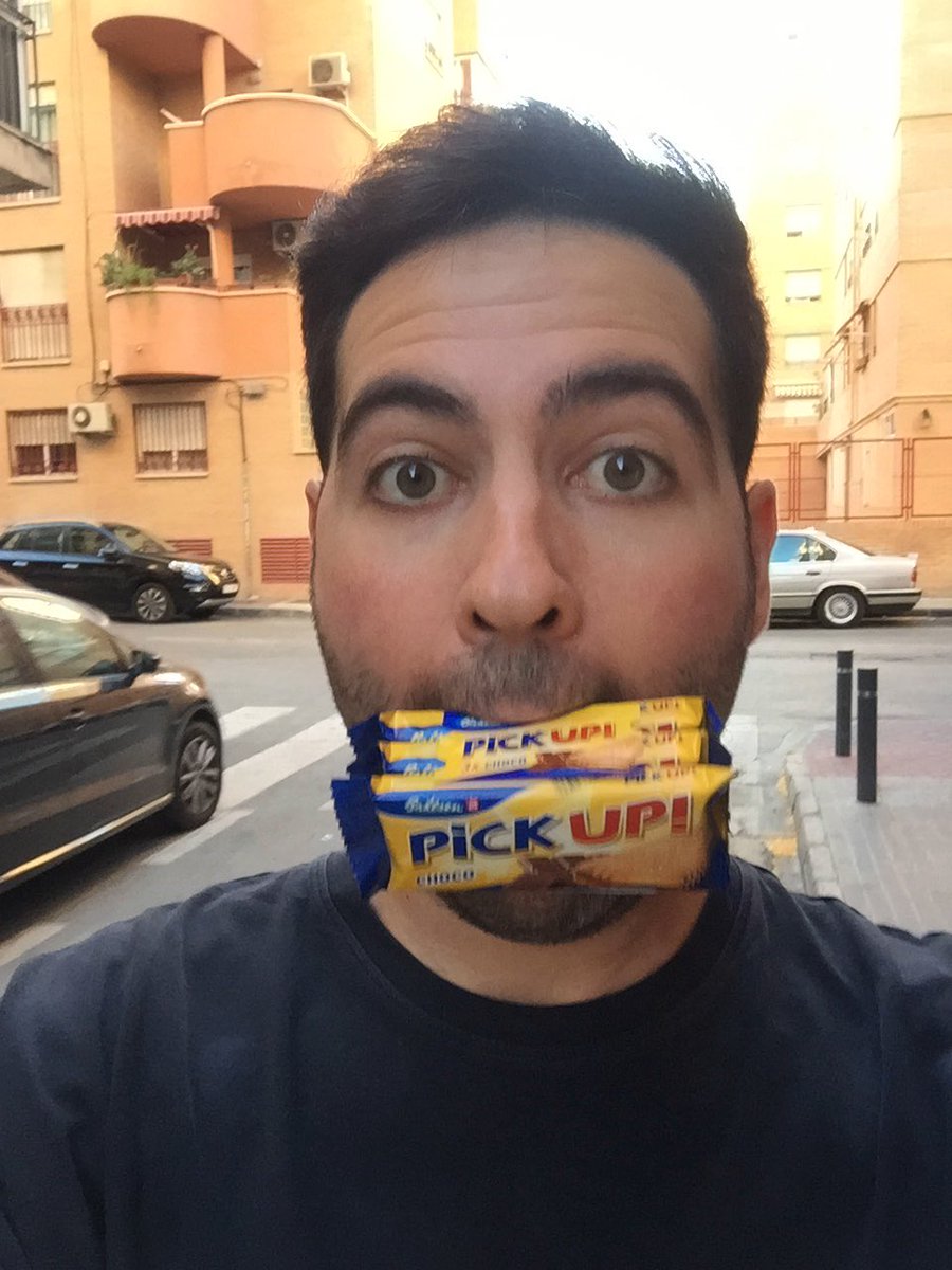 welone's tweet photo. #Pickuparenal comida de supervivencia pura! https://t.co/d73GL3z3FZ