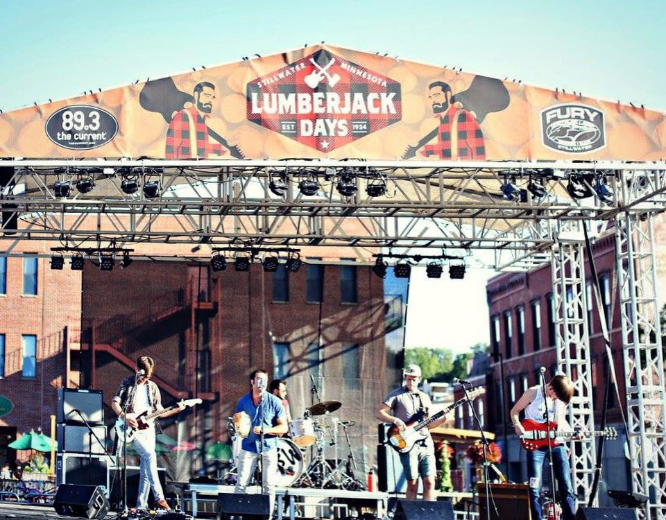 GBandTheWiz's tweet photo. Stillwater, you are amazing. Was so much fun to get back there for Lumberjack Days! #ljd2016 ❤️❤️❤️ https://t.co/v08n1nnBGI