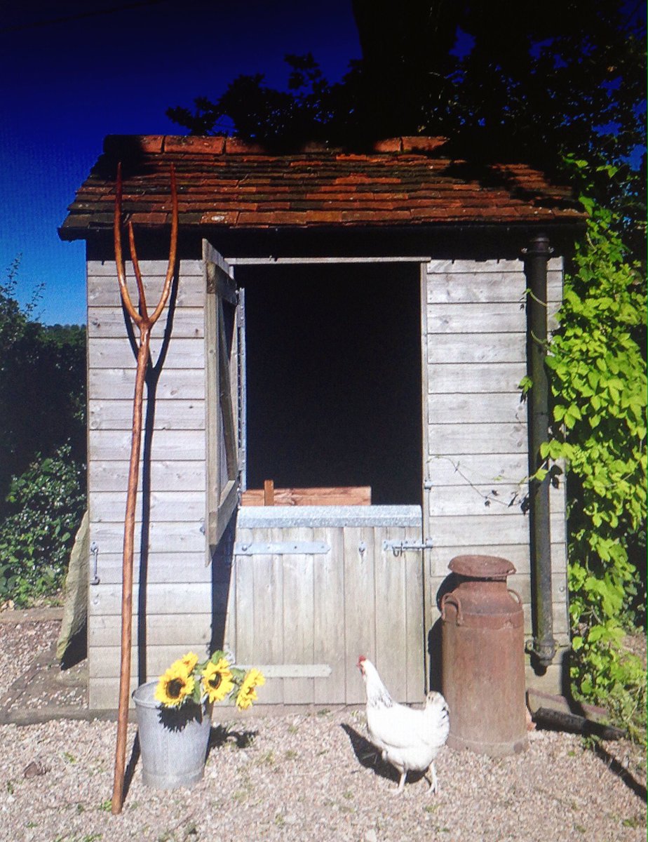 AnnaIsTweeting_'s tweet photo. #ChickenRun #walnutsfarm #farmhouse #countryside #interiordesign #photography https://t.co/AAugKl2qS4