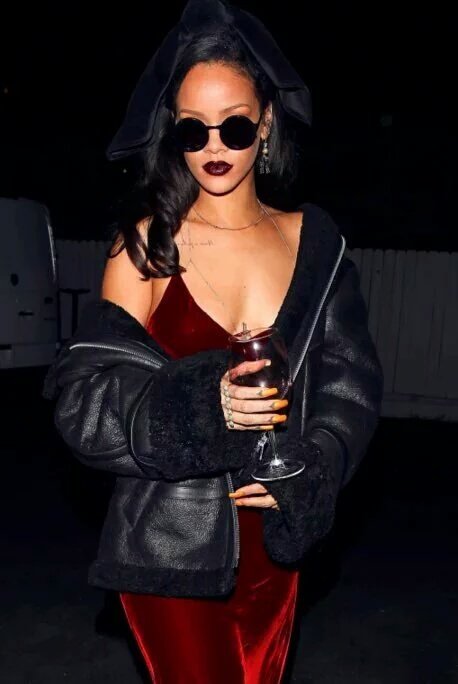 overdosjall's tweet photo. Artist vs. Artist

RT   Rihanna 
LIKE  Katy Perry https://t.co/WoJhUMKPM1