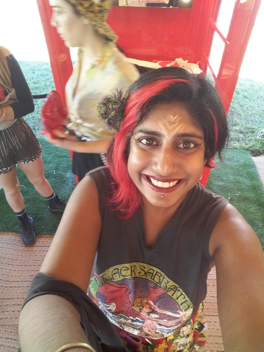 onepiecedj's tweet photo. Just got my make some for free at the Rimmel tent! Loving Splendour so far!@rimmellondonuk #expressionnotperfection https://t.co/rqZIAKsmh1