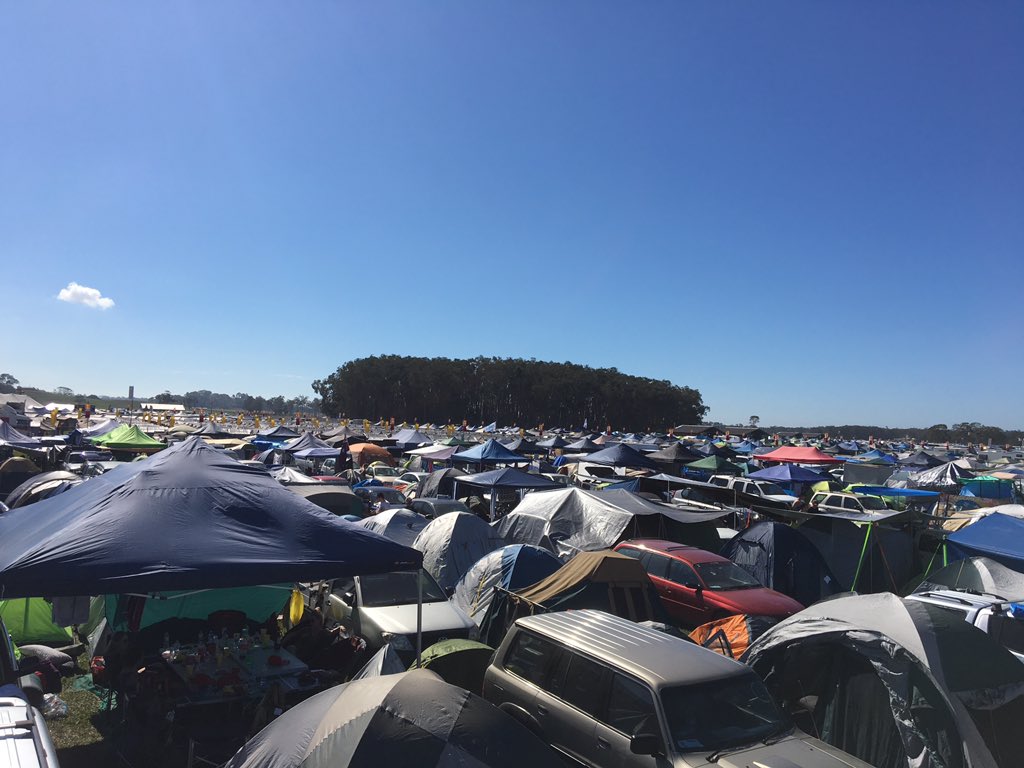 Jayy_Au_'s tweet photo. Splendour is lit this year 🔥 at least 15-20k of us camping this year! #SplendourBender #SITG2016 https://t.co/8C792lMI4w