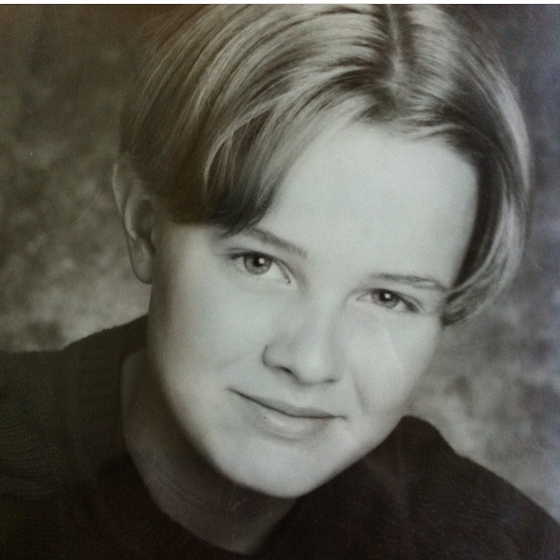 BartBaker's tweet image. My 7th grade headshot 😱 I look like if @LeoDiCaprio and @Adele had a kid 😂 #TBT
