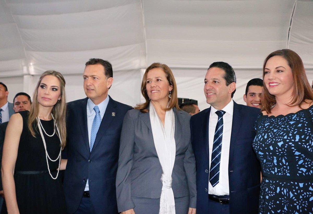 Mzavalagc's tweet photo. Gracias a @makugo y @PanchDominguez por recibirme hoy en #Querétaro https://t.co/CKx2fJmEtu