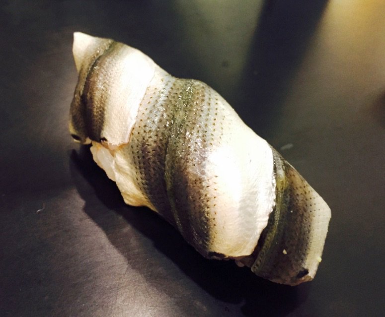 hariyaioko's tweet image. このくらいがちょうどいい！#しんこ #新子 #こはだ #3枚付け