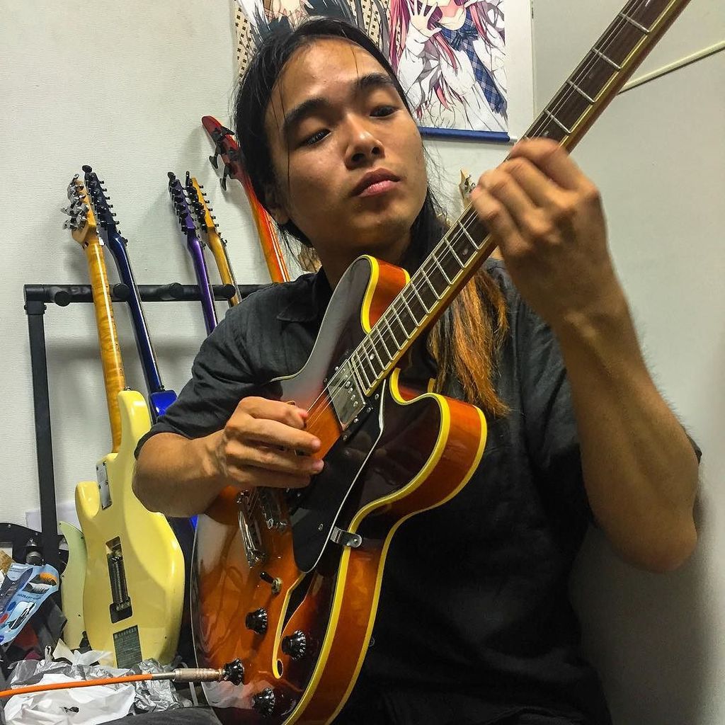Toshiki_S's tweet photo. At my cool buddy's house and jamming on great Ibanez semi-acoustic guitar!! #guitar #ibane… https://t.co/difAFXaFeI https://t.co/3Yh0pNxPlx