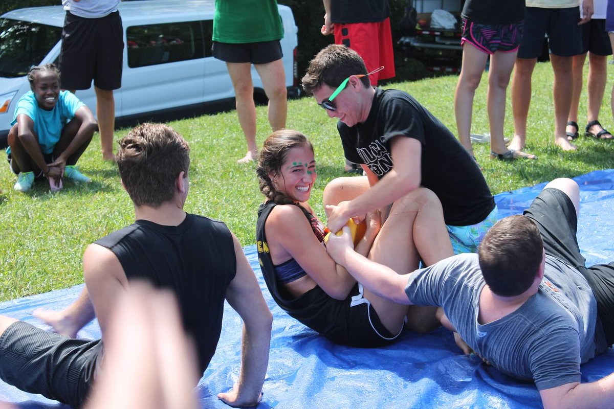 michellemayakis's tweet photo. The timeline of me stealing the duck, getting attacked, and @will12388 getting yelled at #slridgecrest2 https://t.co/kgd9VF6iS6