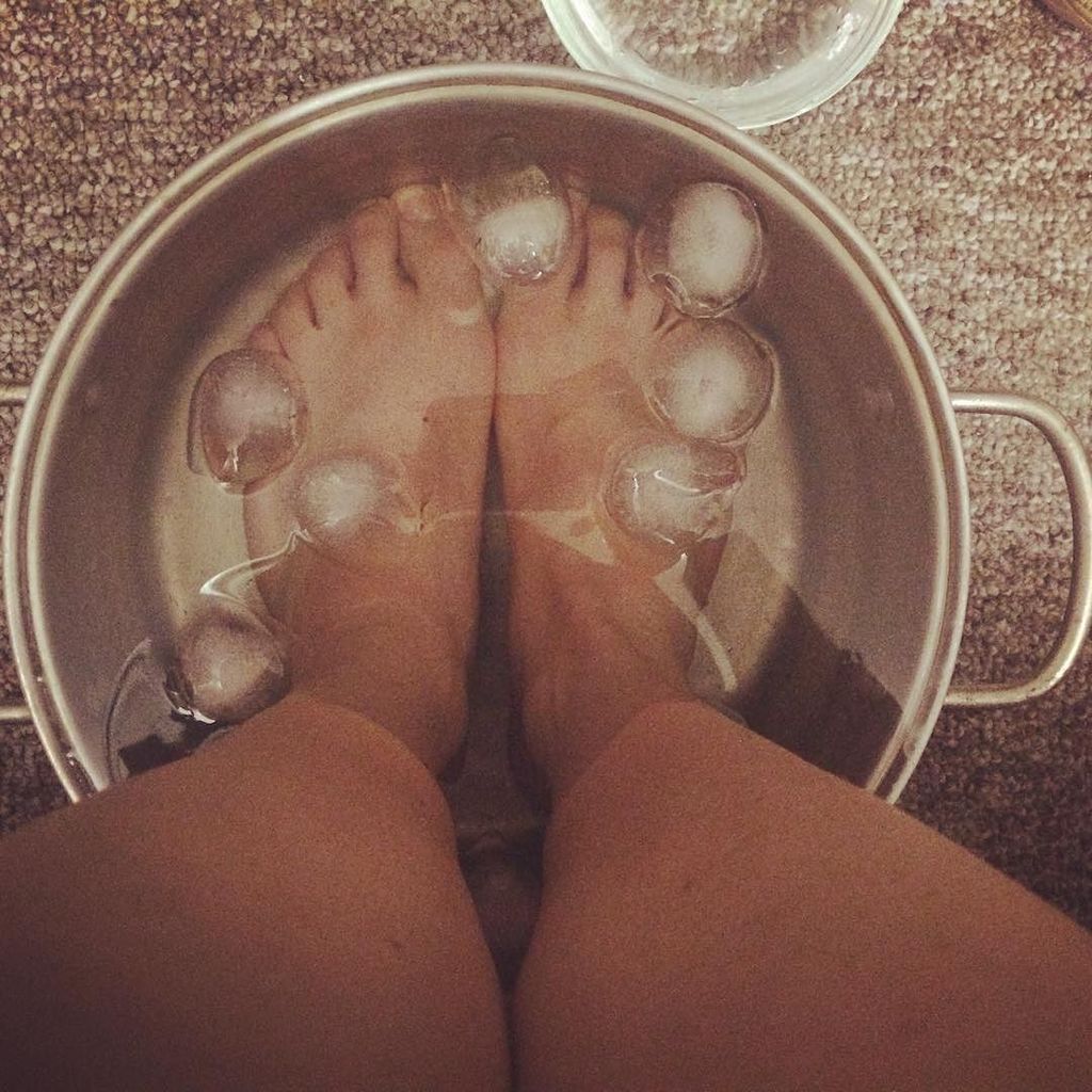 aCharlieFaraday's tweet photo. Epsom salt ice soak. Am I a dancer yet? #dancer #training #circus #fitness https://t.co/IgDEyaL49o https://t.co/C3RrHlLMvy