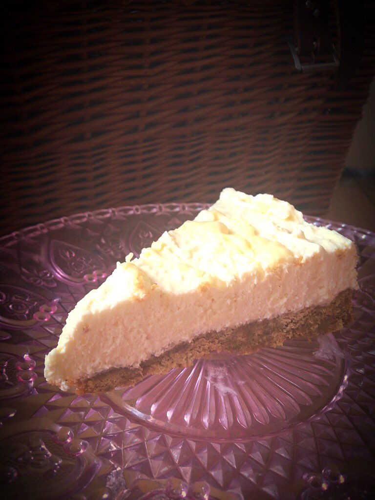 cupcakesbynemo's tweet photo. Our deliciously tempting handmade white chocolate cheesecake mmmm #cakesby nemo #hartlepool https://t.co/OCm8NFGxbS