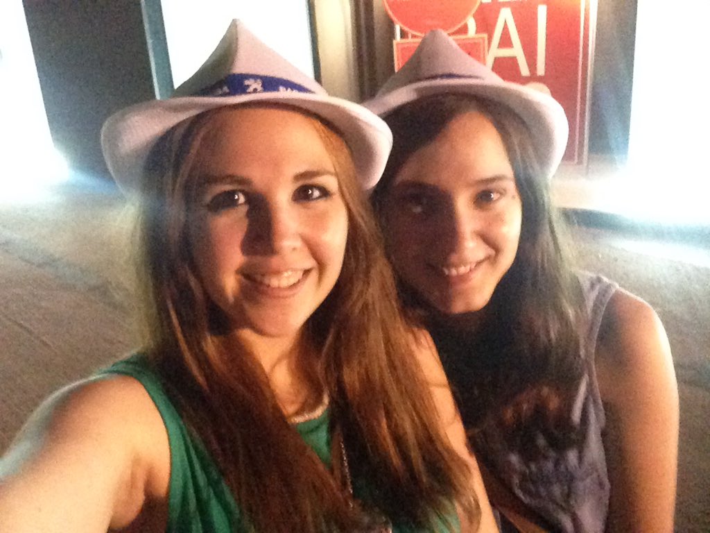 Sandra_4_'s tweet photo. Nos hemos quedado sin voz! Esperamos poder volver a ver a @MoratBanda en directo pronto y disfrurarlos mucho más :) https://t.co/Q0wBeuVXUV