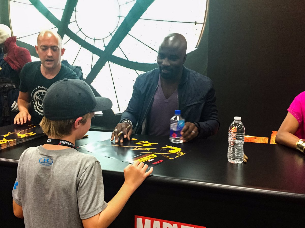 Marvel's tweet image. The cast of @LukeCage on #Netflix, signing and meeting fans at the #MarvelSDCC booth!