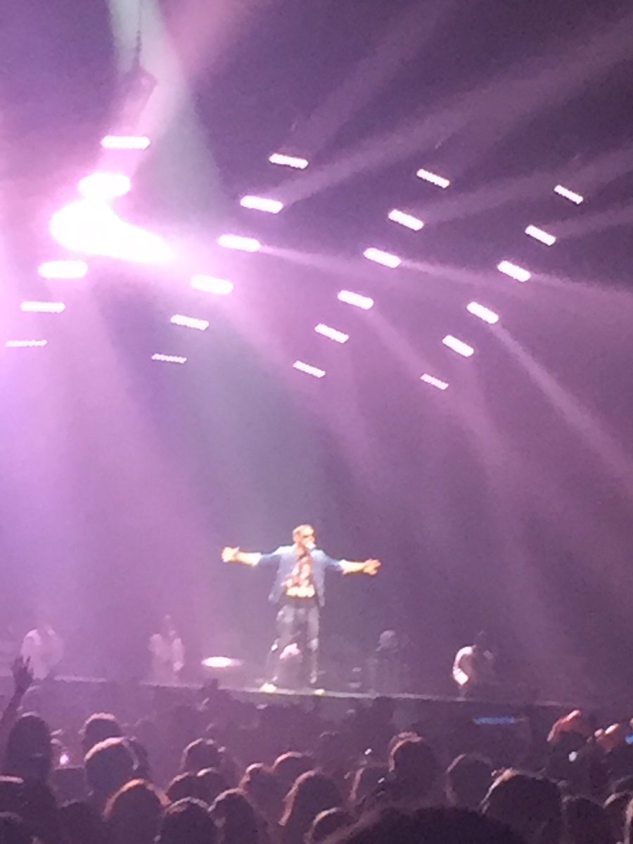 PaigeTirrell's tweet photo. Concert nights are my favorite nights🎤🎤 #FutureNowBoston https://t.co/j0H4cyDqrz