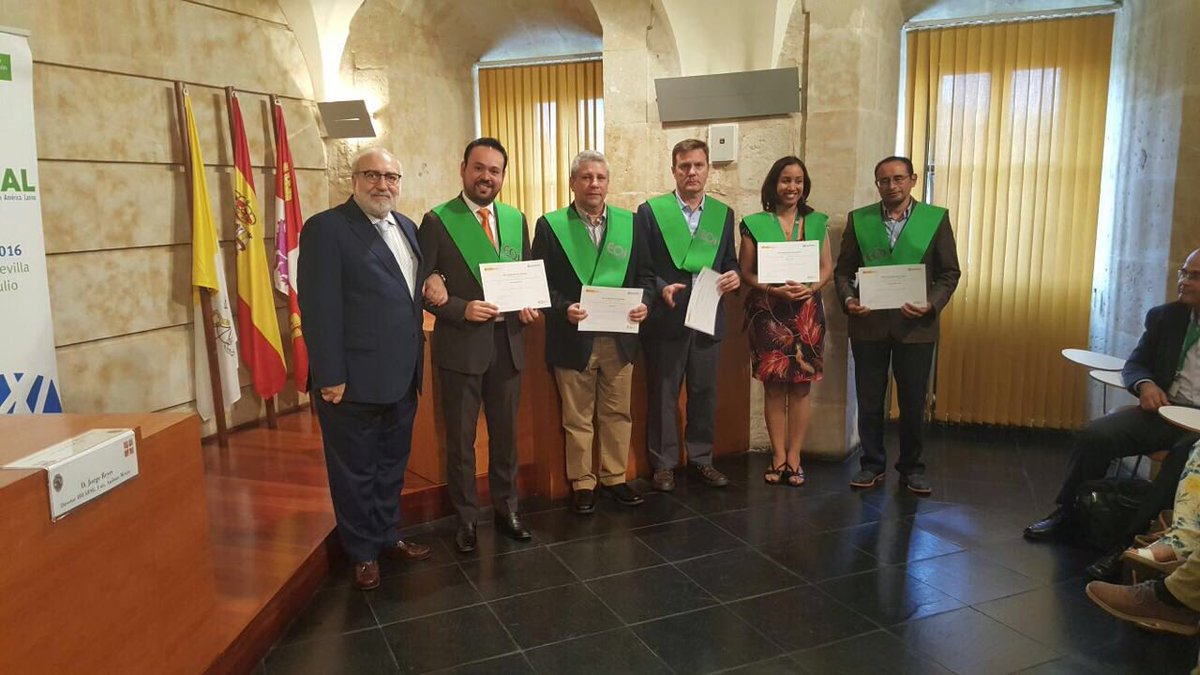 Centro_IDEARSE's tweet photo. Imposición de la Beca Fermín de la Sierra de @eoi a @J_ReyesIturbide de @anahuac y universidades socias de #RedTikal https://t.co/87d9L3mYkv