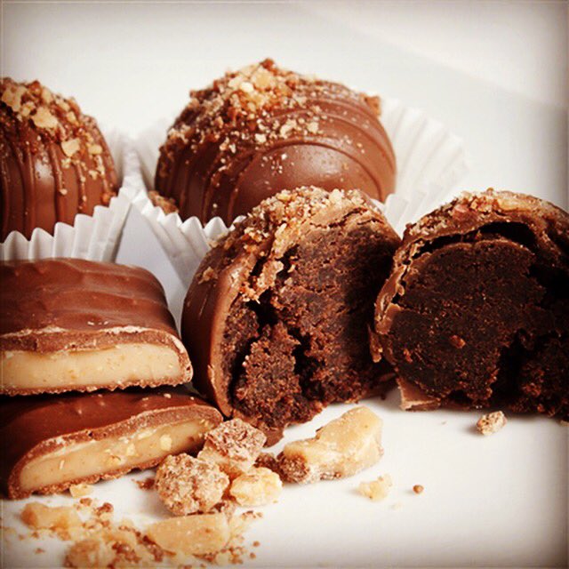 Chocolate lovers will rave about this cake ball! #ChocolateToffeeCrunch #eatsweet