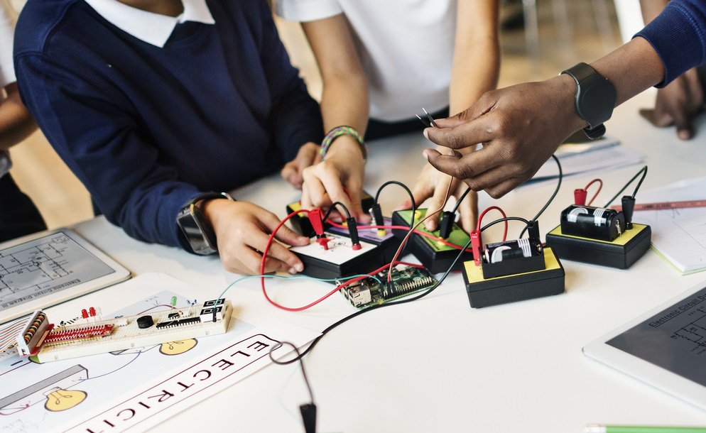 AngelaMaiers's tweet photo. Some wonderful real life examples of Maker Learning in schools! #innovation #education
https://t.co/7P5KR5SYo7 https://t.co/DiVz9zRqrj