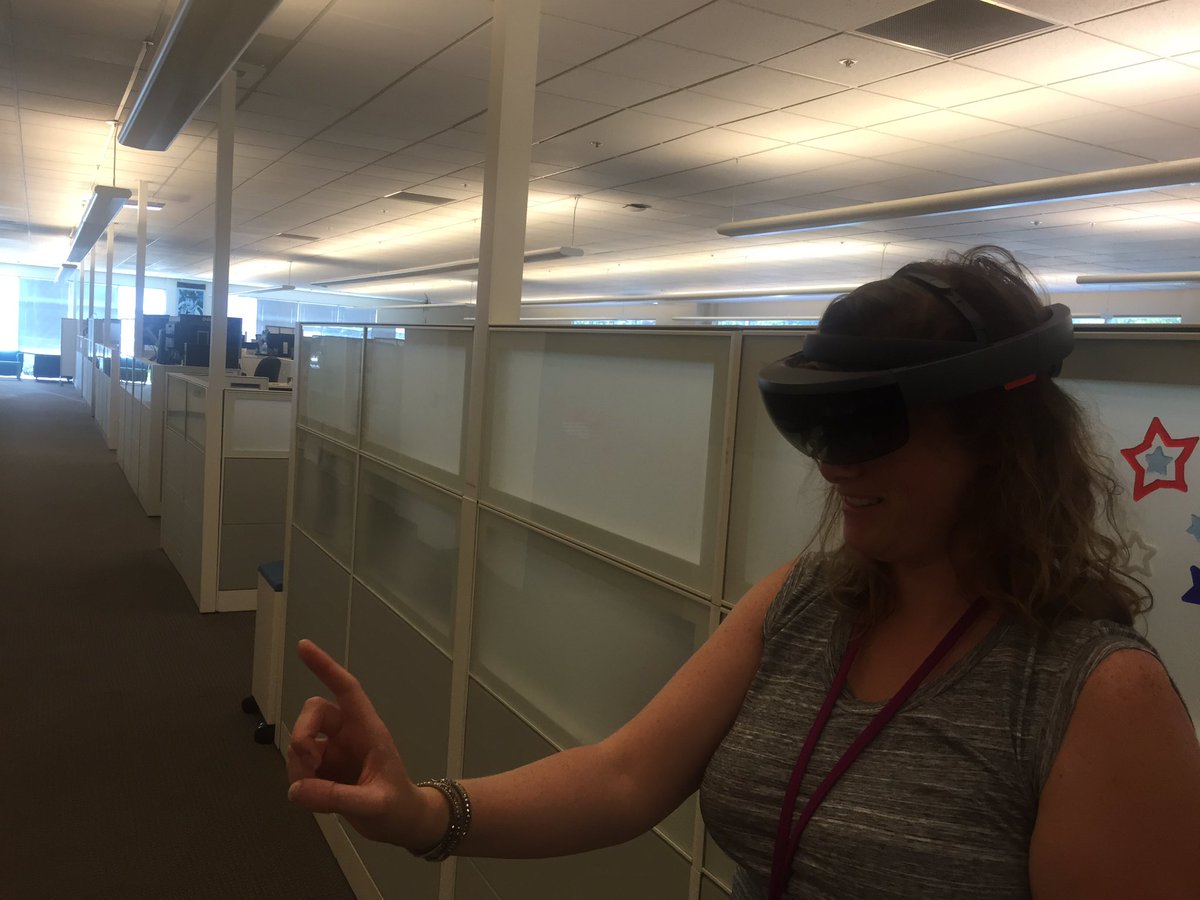 Larson5000's tweet image. #HoloLens @fleurdevie in the NV halls