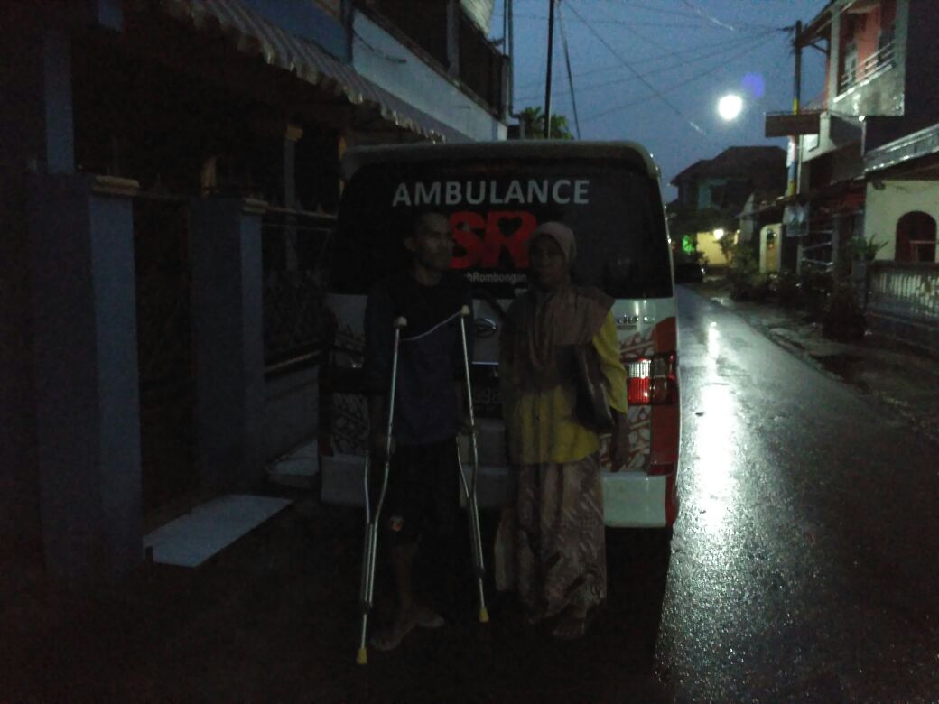SRbergerak's tweet image. MTSR mengantar Bapak Rukamto (39, Patah Tulang) untuk terapi tulang di RSO. #SRsoloraya  via @RizqiRizqie