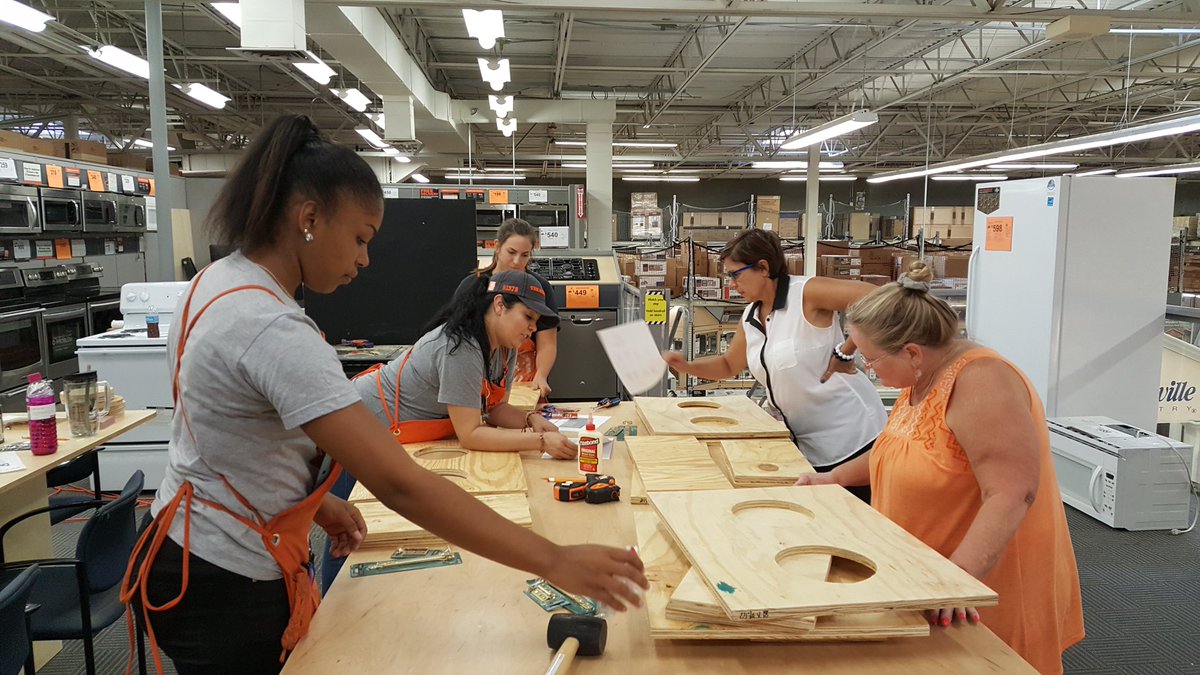mimi101252's tweet photo. My girls are ready @Mesquite ladies workshop. Come join us . @ swbest https://t.co/PgteRIkRmw