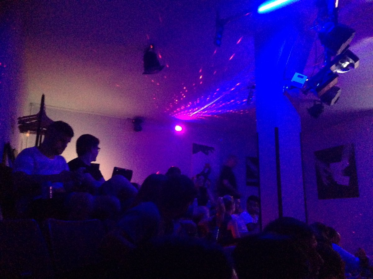 PodCastizo's tweet photo. Lleno hasta la bandera como colofón del I Festival de Magia de cerca en @GradaMagica. Si no lo conocéis ¡animaos! ♣️ https://t.co/mS40fBuy8j