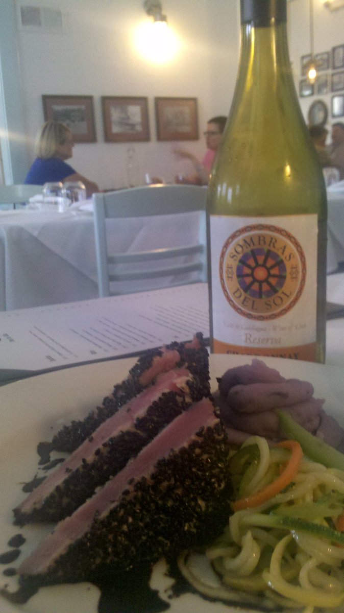 Chilled Sombres del sol Chardonnay partners with Ahi tuna and whipped purple potatoes. Yum! #delicious