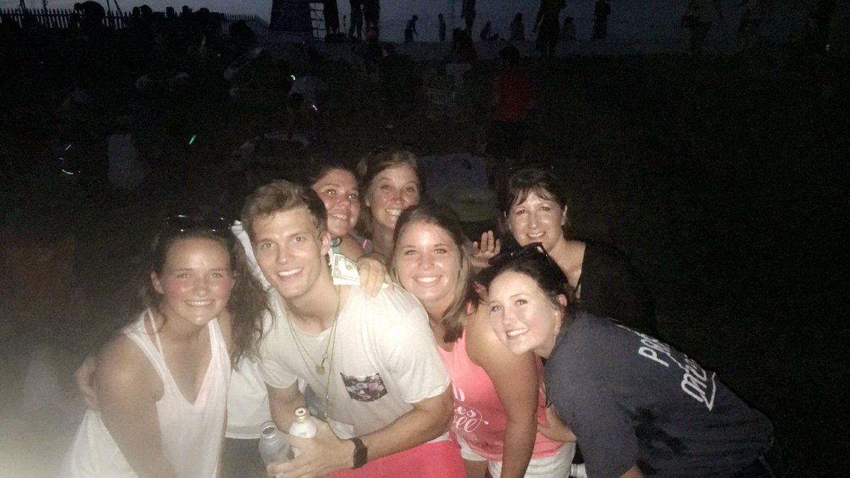 MaleyMader's tweet image. Good night, Good company 💗